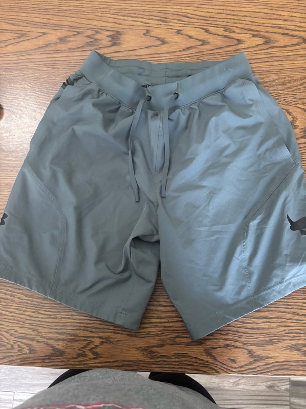 Men’s under amour shorts the rock - Picture 3 of 3